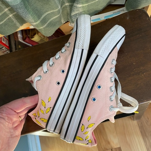 Looney Tunes x Chuck Taylor All Star Low 'Tweety' sneakers women’s 7 - Picture 5 of 8